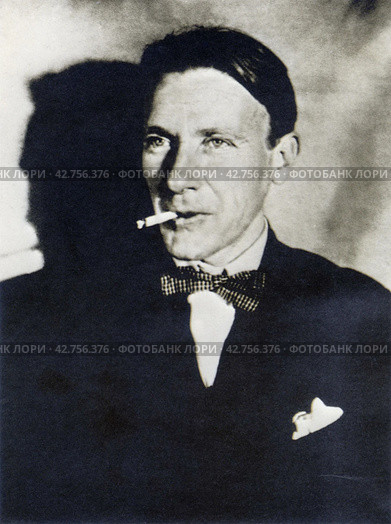 Булгаков Михаил Афанасьевич (1891—1940) — русский писатель, врач, драматург, театральный режиссёр и актёр. Автор романов, повестей, рассказов, пьес, киносценариев и фельетонов, написанных в 1920-е годы. 1926 год. Стоковое фото, фотограф Сергей Елизарьев / Фотобанк Лори