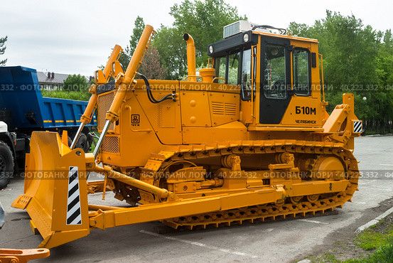 Bulldozer B10M on exhibition range (2015 год). Редакционное фото, фотограф Сергей Буторин / Фотобанк Лори