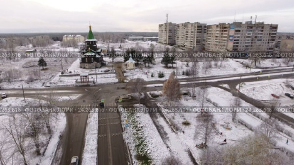 Бульвар Советов в городе Сегежа, республика Карелия. Полет над городом (2016 год). Стоковое видео, видеограф Кекяляйнен Андрей / Фотобанк Лори
