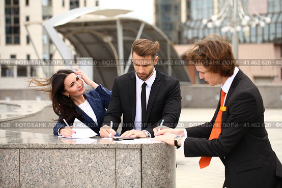 Business people sign a contract. Стоковое фото, фотограф Андрей Аркуша / Фотобанк Лори