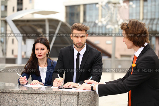 Business people sign a contract. Стоковое фото, фотограф Андрей Аркуша / Фотобанк Лори