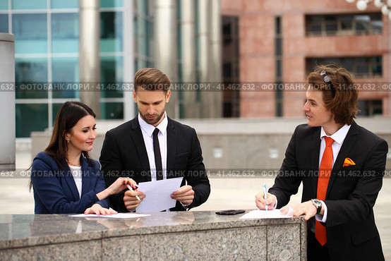 Business people sign a contract. Стоковое фото, фотограф Андрей Аркуша / Фотобанк Лори