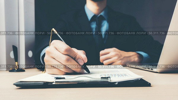 business signing approve successful concept, business man signing contract making a deal achieving business success. Стоковое фото, агентство Ingram Publishing / Фотобанк Лори