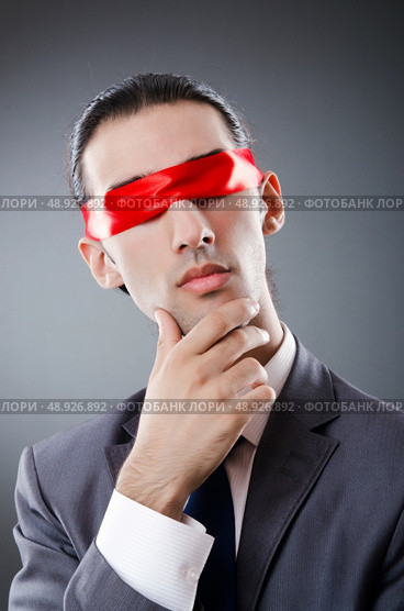 Businessman blinded by red tape. Стоковое фото, агентство Ingram Publishing / Фотобанк Лори