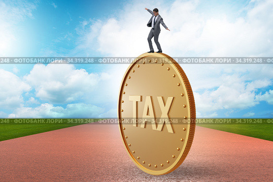 Businessman in tax payment concept. Стоковое фото, фотограф Elnur / Фотобанк Лори