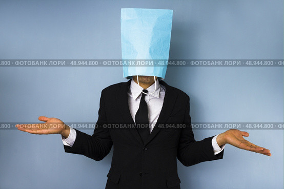 Businessman with bag over head is confused . Стоковое фото, агентство Ingram Publishing / Фотобанк Лори
