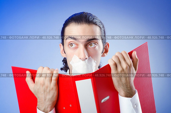 Businessman with his lips sealed. Стоковое фото, агентство Ingram Publishing / Фотобанк Лори