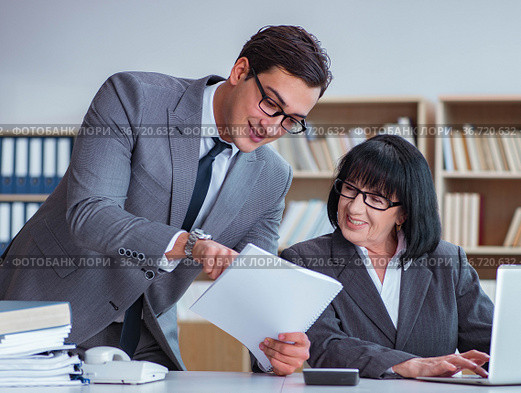 Businesspeople having business discussion in office. Стоковое фото, фотограф Elnur / Фотобанк Лори