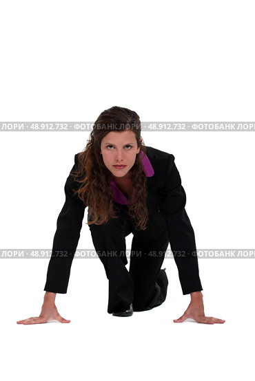 Businesswoman about to start foot race. Стоковое фото, агентство Ingram Publishing / Фотобанк Лори