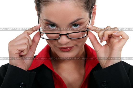 Businesswoman peering over her glasses. Стоковое фото, агентство Ingram Publishing / Фотобанк Лори