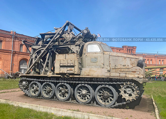 Быстроходная траншейная машина БТМ. Военно-исторический музей артиллерии, инженерных войск и войск связи Министерства обороны Российской Федерации, Санкт-Петербург (2023 год). Редакционное фото, фотограф Мария Кылосова / Фотобанк Лори
