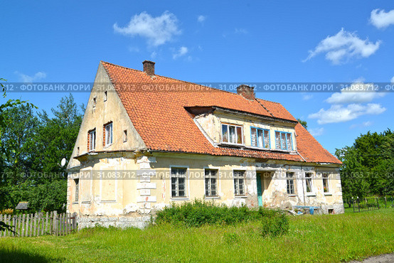 Бывший дом пастора. Поселок Сосновка, Калининградская область (2019 год). Стоковое фото, фотограф Ирина Борсученко / Фотобанк Лори