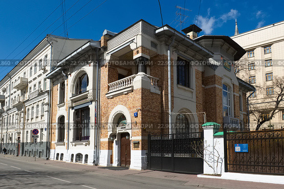 Бывший особняк фабриканта Отто Листа, Глазовский переулок, 8, построен 1898-1899 годах, Москва (2016 год). Стоковое фото, фотограф Алексей Голованов / Фотобанк Лори