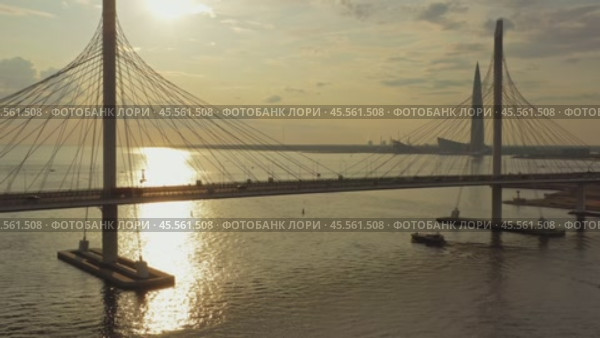 Cable-stayed bridge in St.Petersburg (2019 год). Стоковое видео, видеограф Михаил Коханчиков / Фотобанк Лори