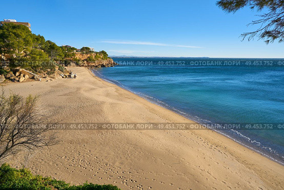 Cala Santa Fe beach playa in Miami Platja of Tarragona at costa Dorada of Catalonia. Стоковое фото, агентство Ingram Publishing / Фотобанк Лори