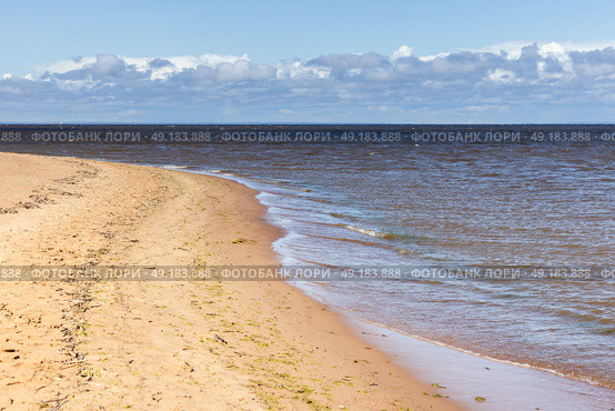 Calm sandy shoreline with soft waves lapping onto the coast. Стоковое фото, фотограф EugeneSergeev / Фотобанк Лори