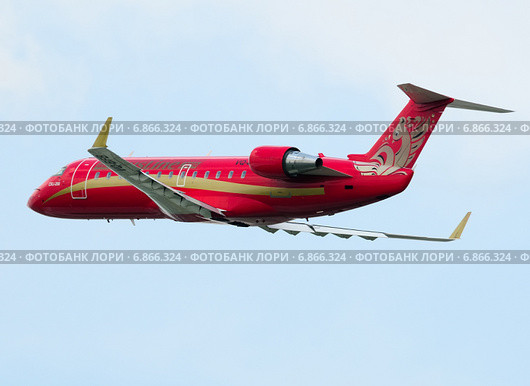 Canadair CL-600-2B19 Regional Jet CRJ-200ER (бортовой VQ-BFB) авиакомпании «Руслайн» (RusLine) вылетает из Домодедова (2013 год). Редакционное фото, фотограф Alexei Tavix / Фотобанк Лори