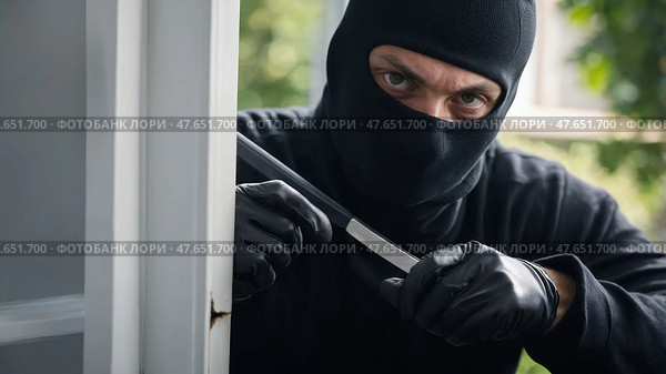 Candid burglary attempt with crowbar. Стоковое AI-изображение, AI-художник Андрей Бакусов / Фотобанк Лори