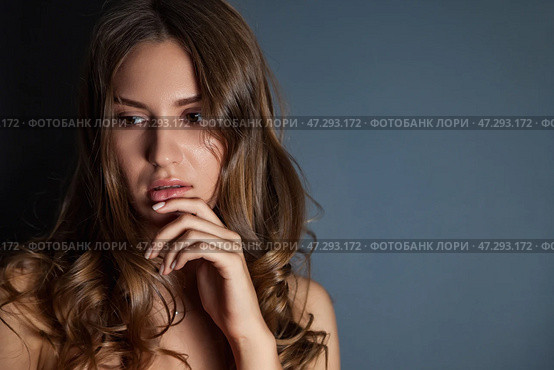 Captivating Elegance Captured in a Serene Studio With a Thoughtful Model. Стоковое фото, фотограф Aleksandr Golubev / Фотобанк Лори
