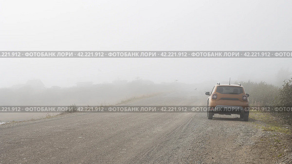 Car on the side of a rural road. Poor visibility in fog. Foggy landscape. Стоковое фото, фотограф Андрей Степанов / Фотобанк Лори