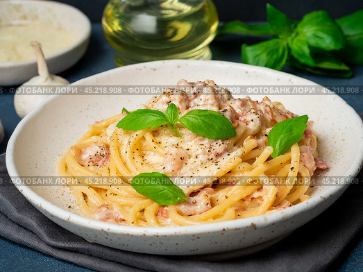 Carbonara pasta. Spaghetti with pancetta, egg, parmesan cheese. Стоковое фото, фотограф Natalia Gdovskaia / Фотобанк Лори
