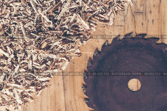 Carpenter tools on wooden table with sawdust. Carpenter workplace top view. Стоковое фото, агентство Ingram Publishing / Фотобанк Лори