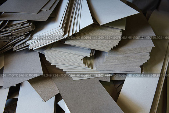 Cartoon paper ream from Cutting guillotine. Cartoon paper ream from Cutting guillotine Shears machine in a printing factory. Стоковое фото, агентство Ingram Publishing / Фотобанк Лори