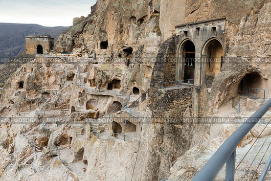 Cave Vardzia city in Georgia, famous tourist place. Стоковое фото, фотограф Яков Филимонов / Фотобанк Лори