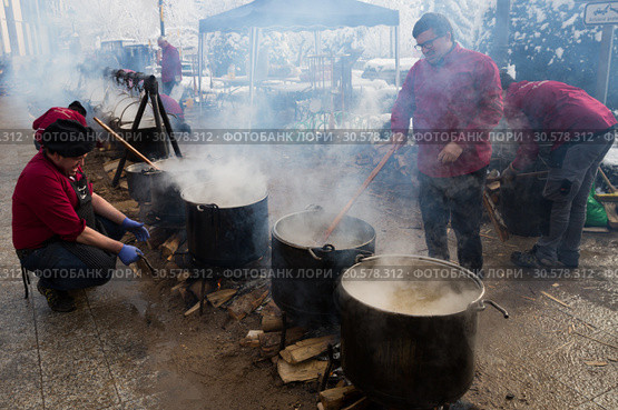 Celebration of escudella on Castelltercol, Catalonia (2018 год). Редакционное фото, фотограф Яков Филимонов / Фотобанк Лори