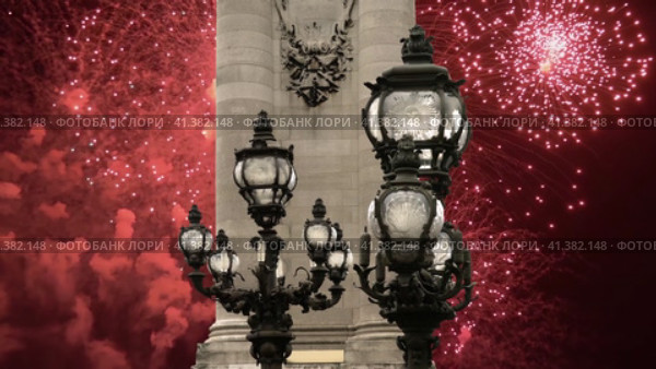 Celebratory colorful fireworks over the Lamp posts on Alexander III Bridge ( 4K, time lapse, with zoom). Paris, France. This arch bridge is one of the most beautiful river crossings in the world (2023 год). Стоковое видео, видеограф Владимир Журавлев / Фотобанк Лори