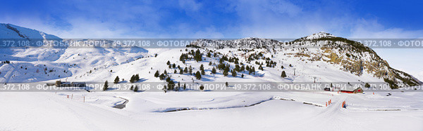 Cerler sky area in Pyrenees of Huesca at Spain. Стоковое фото, агентство Ingram Publishing / Фотобанк Лори