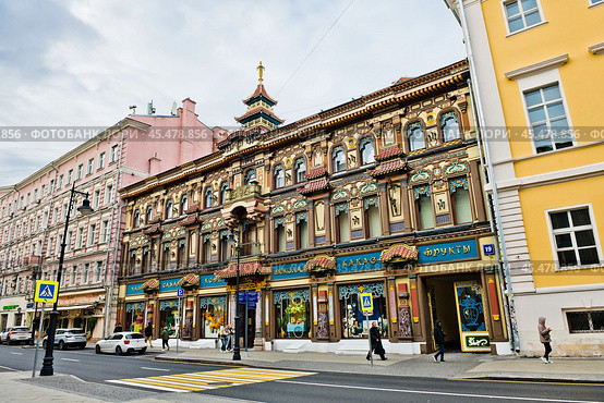 Чайный дом (Чайный магазин Перлова). Осенний день. Мясницкая улица. Москва. Россия. Редакционное фото, фотограф E. O. / Фотобанк Лори