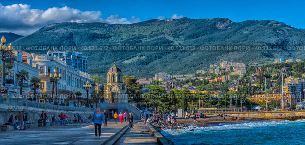 Chapel on the Yalta embankment in memory of the murdered Emperor Alexander II, (2021 год). Редакционное фото, фотограф Анна Кривицкая / Фотобанк Лори