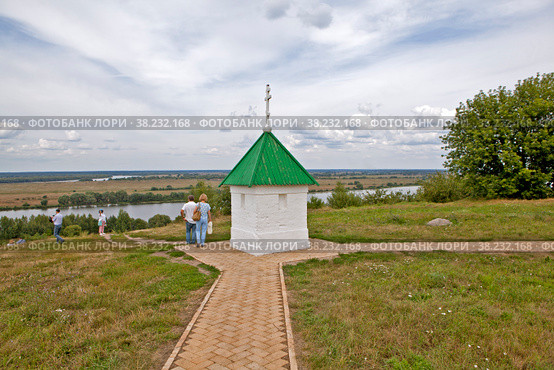 Часовенный столп. Село Константиново, Рязанская область (2022 год). Редакционное фото, фотограф Сергей Афанасьев / Фотобанк Лори