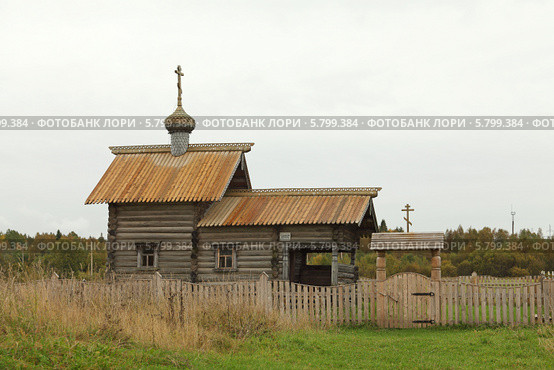 Часовня Николая Чудотворца в деревне Гоморовичи (Ленинградская область) (2012 год). Стоковое фото, фотограф Самохвалов Артем / Фотобанк Лори