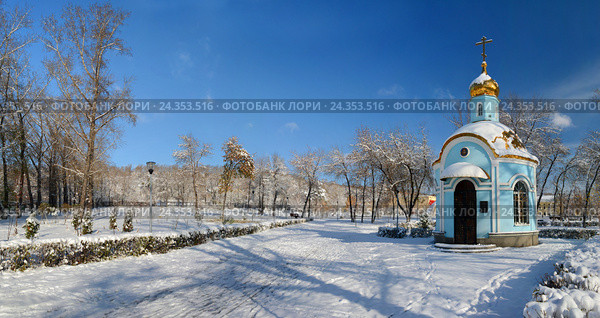 Часовня в Парке Алюминщиков, город Новокузнецк, Кемеровская область, Россия (2014 год). Стоковое фото, фотограф Great Siberia Studio / Фотобанк Лори