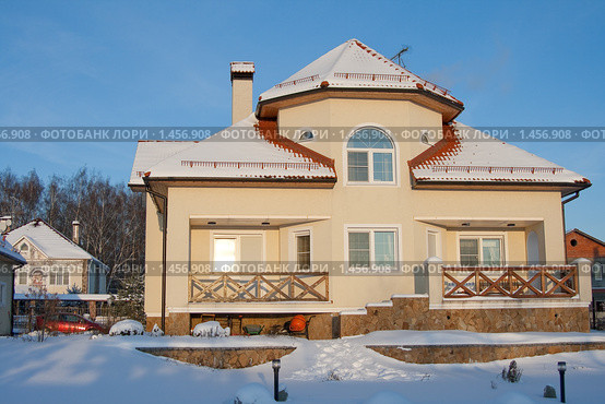 Частный дом зимой (2010 год). Редакционное фото, фотограф Ярослава Синицына / Фотобанк Лори