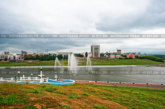 Чебоксарский залив. Город Чебоксары (2024 год). Редакционное фото, фотограф Макаров Алексей / Фотобанк Лори