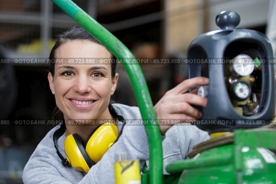 cheerful woman engineer in a boiler room. Стоковое фото, агентство Ingram Publishing / Фотобанк Лори