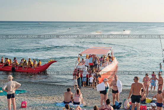 Черное море,     пляж, Краснодарский край, Туапсинский район, Бухта Михайловская водные развлечения (2024 год). Стоковое фото, фотограф Александр Циликин / Фотобанк Лори