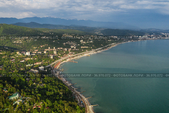 Черноморское побережье. Хоста - район города-курорта Сочи. Вид с воздуха. Black Sea coast, cape Vidny. Khosta - a district of the resort city of Sochi. Aerial view. (2021 год). Стоковое фото, фотограф Евгений Романов / Фотобанк Лори