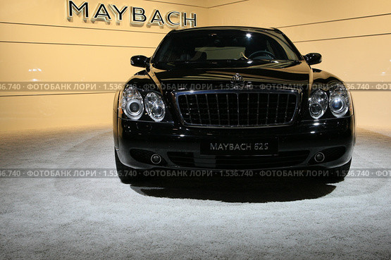 Черный представительский автомобиль Maybach 62S (2008 год). Редакционное фото, фотограф Александр Косарев / Фотобанк Лори
