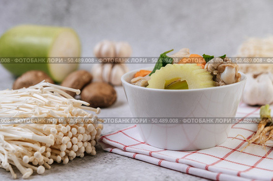 Chicken soup with corn, shiitake mushroom, enoki mushroom, and carrot. Стоковое фото, агентство Ingram Publishing / Фотобанк Лори