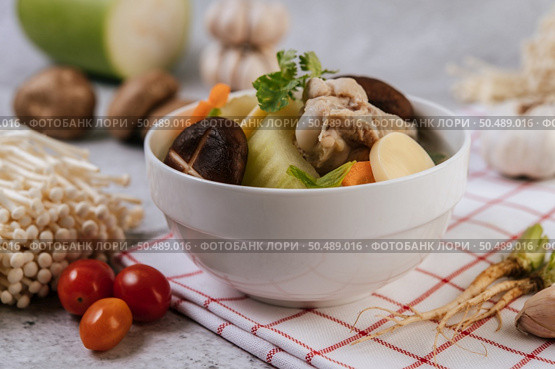 Chicken soup with corn, shiitake mushroom, enoki mushroom, and carrot. Стоковое фото, агентство Ingram Publishing / Фотобанк Лори
