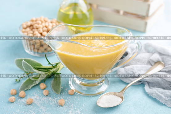 Chickpea sauce, hummus with ingredients for cooking. Стоковое фото, агентство Ingram Publishing / Фотобанк Лори
