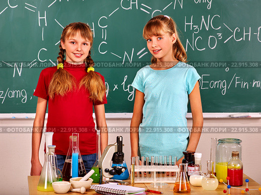 Child in chemistry class. Стоковое фото, фотограф Gennadiy Poznyakov / Фотобанк Лори