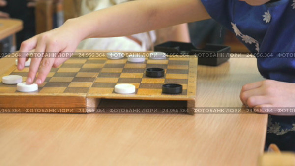 Children play checkers at a kindergarten. Close-up. Стоковое видео, видеограф worker / Фотобанк Лори