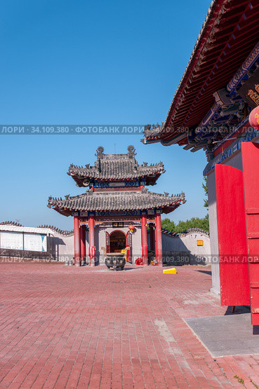 China, Heihe, July 2019: Taoist temple outside the city in Heihe in the summer. Редакционное фото, фотограф Катерина Белякина / Фотобанк Лори