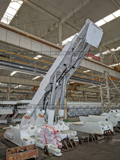 China, Zhengzhou - 03.07.2019. Hydraulic support for coal mining. Редакционное фото, фотограф Цибаев Алексей / Фотобанк Лори