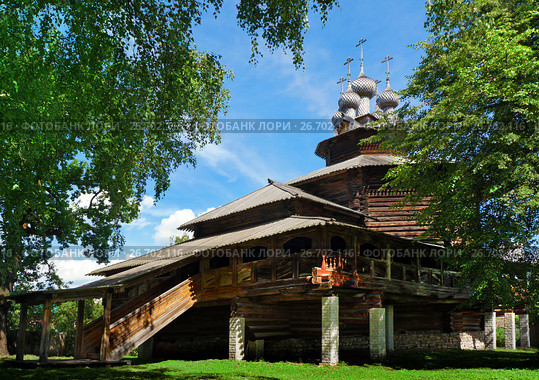 Christianity wood church in Russia (2015 год). Стоковое фото, фотограф ElenArt / Фотобанк Лори